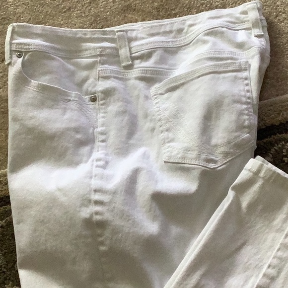 Style & Co white jeans stretchy size 12 these run big more 14 excellent shape - Picture 2 of 11